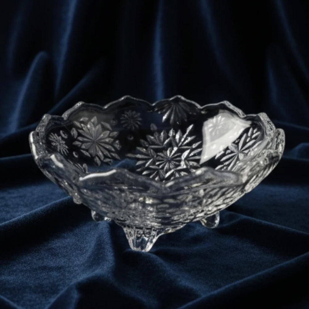 Vintage Mikasa 6" Footed Crystal Snowflake Bowl - Picture 4 of 9